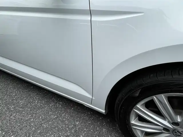 フォルクスワーゲン ゴルフ トゥーラン TSI ハイライン 長野県 2017(平29)年 5.9万km 白 ディーラー点検記録H30:R1:3:5:7年有り/・ワンオーナー　/・ディスカバープロ　　/・純正ナビフルセグTV　DVD　BTA/・バックカメラ　/・ＥＴＣ２．０　/・レーンアシスト　/・フロントアシスト/・プリクラッシュ　/・歩行者検知　/・ＡＣＣ　/・クルーズコントロール/・パドルシフト　/・アイドリングストップ　/・シートヒーター　/・ルーフレール/・純正17インチアルミ/・電子パーキングブレーキ/・オートホールド/・オートライト/・LEDヘットライト/・フォグライト/・スマートキー×２/・プッシュスタート/・保証書/・取説