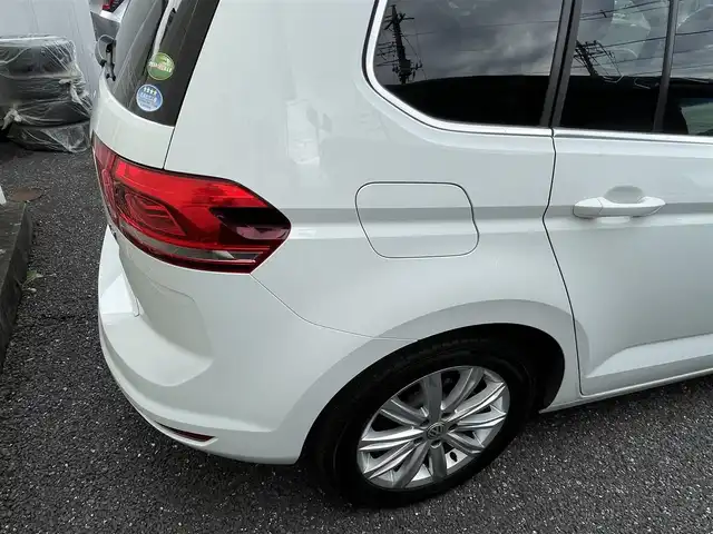 フォルクスワーゲン ゴルフ トゥーラン TSI ハイライン 長野県 2017(平29)年 5.9万km 白 ディーラー点検記録H30:R1:3:5:7年有り/・ワンオーナー　/・ディスカバープロ　　/・純正ナビフルセグTV　DVD　BTA/・バックカメラ　/・ＥＴＣ２．０　/・レーンアシスト　/・フロントアシスト/・プリクラッシュ　/・歩行者検知　/・ＡＣＣ　/・クルーズコントロール/・パドルシフト　/・アイドリングストップ　/・シートヒーター　/・ルーフレール/・純正17インチアルミ/・電子パーキングブレーキ/・オートホールド/・オートライト/・LEDヘットライト/・フォグライト/・スマートキー×２/・プッシュスタート/・保証書/・取説