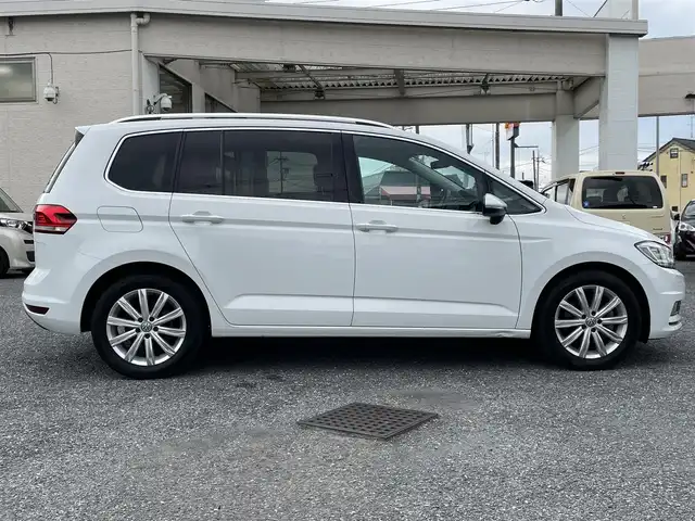 フォルクスワーゲン ゴルフ トゥーラン TSI ハイライン 長野県 2017(平29)年 5.9万km 白 ディーラー点検記録H30:R1:3:5:7年有り/・ワンオーナー　/・ディスカバープロ　　/・純正ナビフルセグTV　DVD　BTA/・バックカメラ　/・ＥＴＣ２．０　/・レーンアシスト　/・フロントアシスト/・プリクラッシュ　/・歩行者検知　/・ＡＣＣ　/・クルーズコントロール/・パドルシフト　/・アイドリングストップ　/・シートヒーター　/・ルーフレール/・純正17インチアルミ/・電子パーキングブレーキ/・オートホールド/・オートライト/・LEDヘットライト/・フォグライト/・スマートキー×２/・プッシュスタート/・保証書/・取説