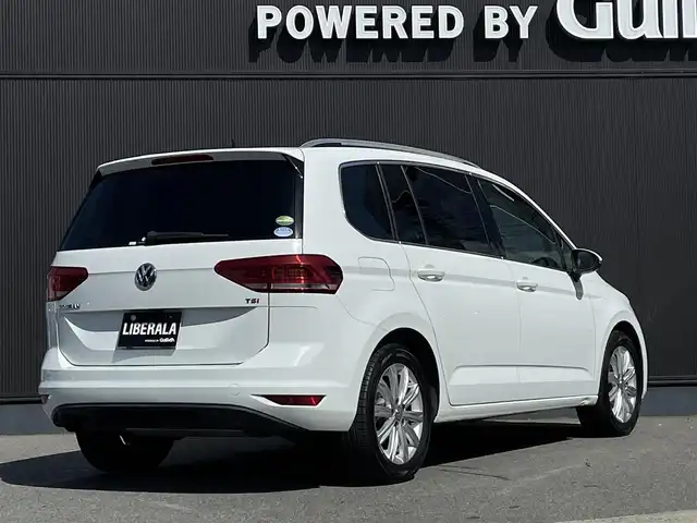フォルクスワーゲン ゴルフ トゥーラン TSI ハイライン 長野県 2017(平29)年 5.9万km パール ディーラー点検記録H30:R1:3:5:7年有り/・ワンオーナー　/・ディスカバープロ　　/・純正ナビフルセグTV　DVD　BTA/・バックカメラ　/・ＥＴＣ２．０　/・レーンアシスト　/・フロントアシスト/・プリクラッシュ　/・歩行者検知　/・ＡＣＣ　/・クルーズコントロール/・パドルシフト　/・アイドリングストップ　/・シートヒーター　/・ルーフレール/・純正17インチアルミ/・電子パーキングブレーキ/・オートホールド/・オートライト/・LEDヘットライト/・フォグライト/・スマートキー×２/・プッシュスタート/・保証書/・取説