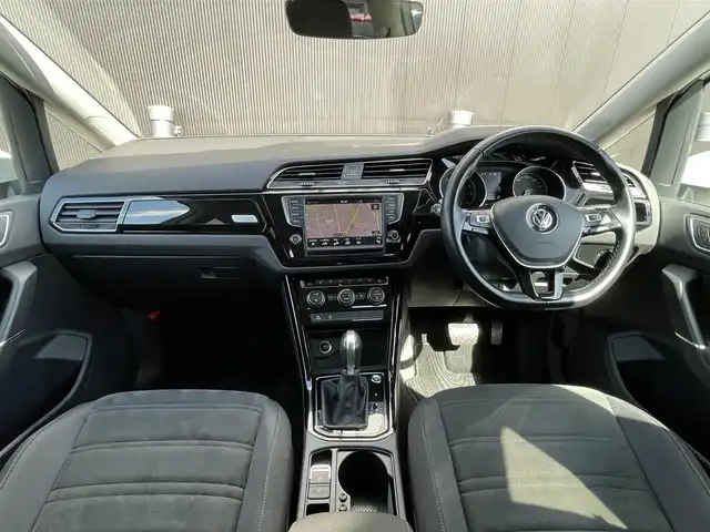 フォルクスワーゲン ゴルフ トゥーラン TSI ハイライン 長野県 2017(平29)年 5.9万km パール ディーラー点検記録H30:R1:3:5:7年有り/・ワンオーナー　/・ディスカバープロ　　/・純正ナビフルセグTV　DVD　BTA/・バックカメラ　/・ＥＴＣ２．０　/・レーンアシスト　/・フロントアシスト/・プリクラッシュ　/・歩行者検知　/・ＡＣＣ　/・クルーズコントロール/・パドルシフト　/・アイドリングストップ　/・シートヒーター　/・ルーフレール/・純正17インチアルミ/・電子パーキングブレーキ/・オートホールド/・オートライト/・LEDヘットライト/・フォグライト/・スマートキー×２/・プッシュスタート/・保証書/・取説