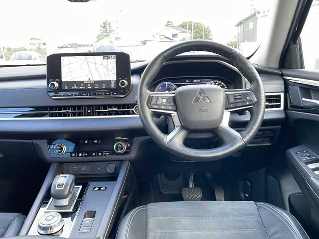 三菱 アウトランダー ＰＨＥＶ G 富山県 2022(令4)年 5万km アメジストブラック 禁煙車/純正ナビ/全方位カメラ/TV（フルセグ）/4WD/クルーズコントロール/プッシュスタート/電動格納ミラー/ETC/シートヒーター/純正アルミホイール/BSM/スペアキー/電動リアゲート/盗難防止装置