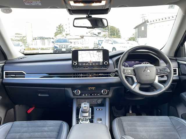 三菱 アウトランダー ＰＨＥＶ G 富山県 2022(令4)年 5万km アメジストブラック 禁煙車/純正ナビ/全方位カメラ/TV（フルセグ）/4WD/クルーズコントロール/プッシュスタート/電動格納ミラー/ETC/シートヒーター/純正アルミホイール/BSM/スペアキー/電動リアゲート/盗難防止装置