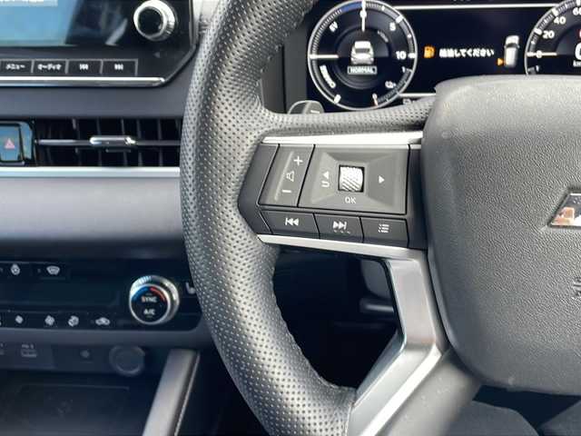 三菱 アウトランダー ＰＨＥＶ G 富山県 2022(令4)年 5万km アメジストブラック 禁煙車/純正ナビ/全方位カメラ/TV（フルセグ）/4WD/クルーズコントロール/プッシュスタート/電動格納ミラー/ETC/シートヒーター/純正アルミホイール/BSM/スペアキー/電動リアゲート/盗難防止装置