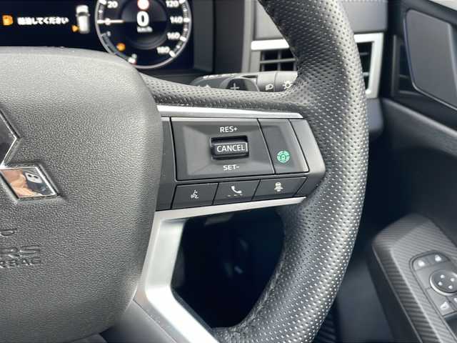 三菱 アウトランダー ＰＨＥＶ G 富山県 2022(令4)年 5万km アメジストブラック 禁煙車/純正ナビ/全方位カメラ/TV（フルセグ）/4WD/クルーズコントロール/プッシュスタート/電動格納ミラー/ETC/シートヒーター/純正アルミホイール/BSM/スペアキー/電動リアゲート/盗難防止装置