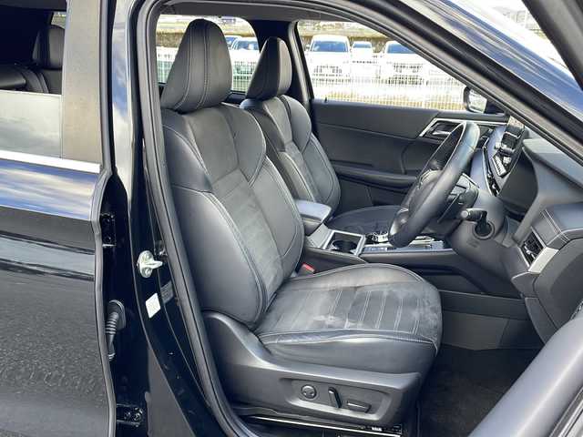 三菱 アウトランダー ＰＨＥＶ G 富山県 2022(令4)年 5万km アメジストブラック 禁煙車/純正ナビ/全方位カメラ/TV（フルセグ）/4WD/クルーズコントロール/プッシュスタート/電動格納ミラー/ETC/シートヒーター/純正アルミホイール/BSM/スペアキー/電動リアゲート/盗難防止装置