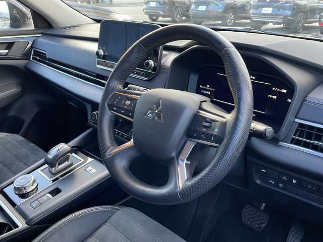 三菱 アウトランダー ＰＨＥＶ G 富山県 2022(令4)年 5万km アメジストブラック 禁煙車/純正ナビ/全方位カメラ/TV（フルセグ）/4WD/クルーズコントロール/プッシュスタート/電動格納ミラー/ETC/シートヒーター/純正アルミホイール/BSM/スペアキー/電動リアゲート/盗難防止装置