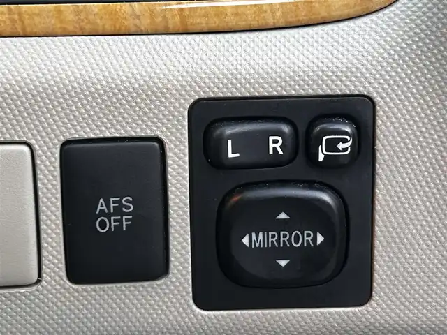 トヨタ エスティマ アエラス Gパッケージ 静岡県 2006(平18)年 16万km ミディアムシルバーメタリック ユーザー買取車両/純正HDDナビ（NHDP-W56S）/[AM/FM/CD/TV/DVD]/純正17インチAW/純正キセノンヘッドライト/エンジンスタートボタン/スマートキー/MTモード付AW/クルーズコントロール/WAC/ETC/フリップダウンモニター/3列シート/オットマン/ウォークスルー/パワーシート（D席のみ）/両側パワースライドドア/AFS/保証書/取扱説明書