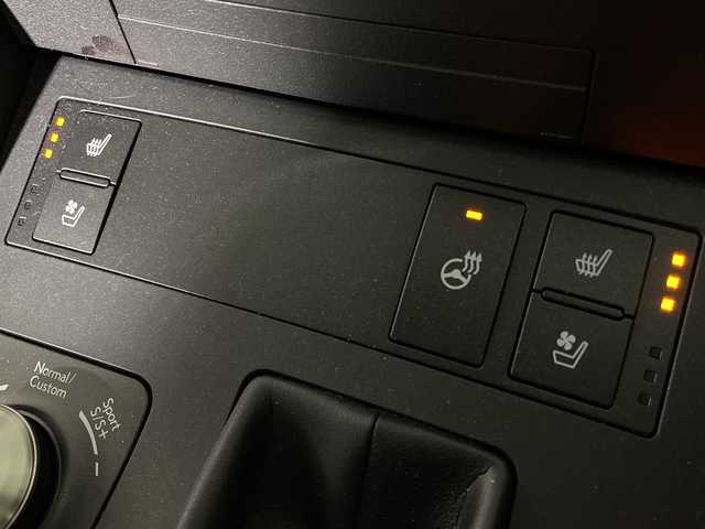 レクサス ＩＳ 300h Fスポーツ モードブラックⅢ 福岡県 2023(令5)年 1.1万km グラファイトブラックガラスフレーク サンルーフ/純正ナビ/フルセグテレビ/アラウンドビューモニター/レーダークルーズコントロール/プッシュスタート/ビルトインETC2.0/レーンキープアシスト/ドライブレコーダー/ハーフレザー/シートヒーター