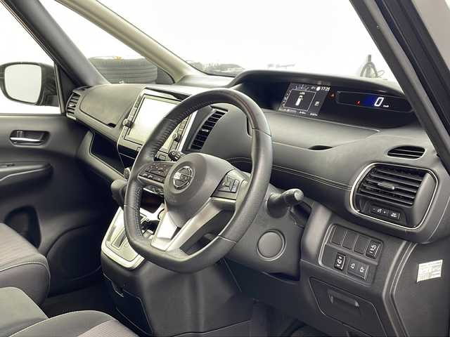 日産 セレナ ハイウェイスターVセレクションⅡ 兵庫県 2019(令1)年 3.5万km ダイヤモンドブラック ・セーフティパックB/・プロパイロット（自動運転技術）/・エマージェンシーブレーキ/・車線逸脱防止支援システム/・ＳＲＳカーテンエアバック/・インテンジェントアラウンドビューモニター/・インテリジェントルームミラー/・踏み間違い衝突防止アシスト/・フロントバックソナー/・純正９型ナビ&TV&CD&DVD&SD&BT/・純正リアフリップダウンモニター　/・全方位カメラ　/・デジタルインナーミラー/・ドライブレコーダー　/・ビルトインＥＴＣ　/・横滑り防止装置　/・ＬＥＤヘッドライト　/・オートライト　/・両側パワースライドドア/・タッチフリースライドドア/・アイドリングストップ/・社外18インチAW/・プッシュスタート/・スペアキー/・スマートキー