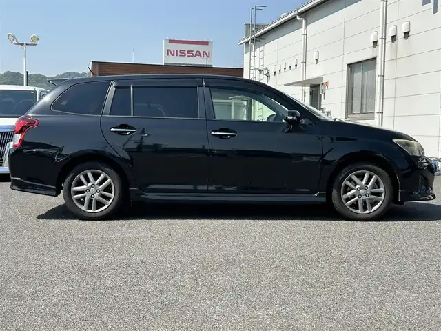 トヨタ カローラ フィールダー 1．5G エアロツアラー W×B 広島県 2013(平25)年 13.7万km ブラックマイカ 純正SDナビ（NSCP-W62）/　（BT/CD/ワンセグテレビ）/バックカメラ/前後ドライブレコーダー/純正15インチアルミホイール/純正フロアマット/ETC/カーテンエアバック/キセノンヘッドライト/フォグランプ/リアプライバシーガラス/ドアバイザー/オートライト/プッシュスタート/スマートキー/横滑り防止装置/取扱説明書