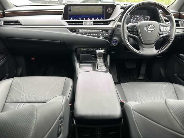 レクサス ＥＳ 300h バージョンL 鹿児島県 2019(令1)年 0.6万km 白 ワンオーナー/純正ナビ/Bluetooth/TV/DVD/CD/デジタルインナーミラー/全周囲カメラ/クルーズコントロール/LTA/シートヒーター/ハンドルヒーター/障害物アラーム/パワーシート/サンルーフ/USB/純正フロアマット/純正AW