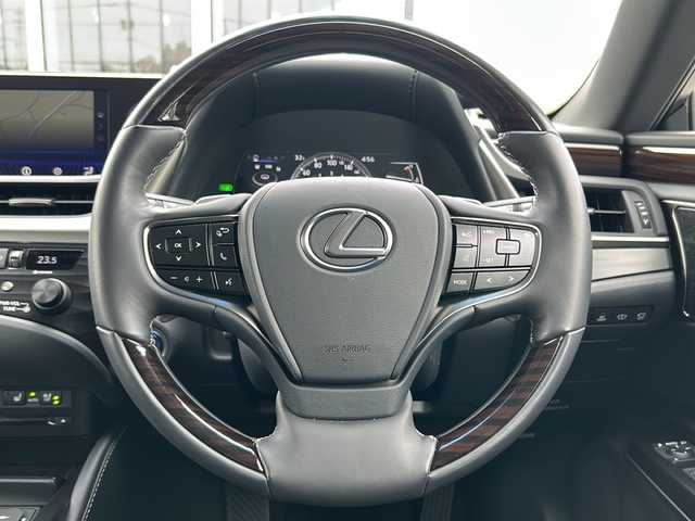 レクサス ＥＳ 300h バージョンL 鹿児島県 2019(令1)年 0.6万km 白 ワンオーナー/純正ナビ/Bluetooth/TV/DVD/CD/デジタルインナーミラー/全周囲カメラ/クルーズコントロール/LTA/シートヒーター/ハンドルヒーター/障害物アラーム/パワーシート/サンルーフ/USB/純正フロアマット/純正AW