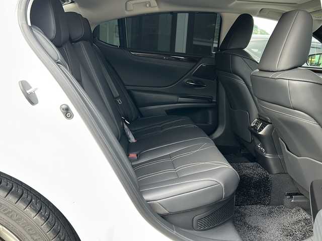 レクサス ＥＳ 300h バージョンL 鹿児島県 2019(令1)年 0.6万km 白 ワンオーナー/純正ナビ/Bluetooth/TV/DVD/CD/デジタルインナーミラー/全周囲カメラ/クルーズコントロール/LTA/シートヒーター/ハンドルヒーター/障害物アラーム/パワーシート/サンルーフ/USB/純正フロアマット/純正AW