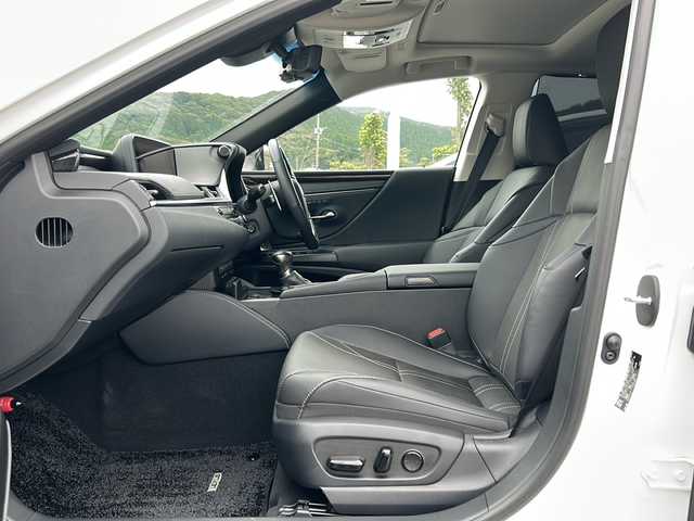 レクサス ＥＳ 300h バージョンL 鹿児島県 2019(令1)年 0.6万km 白 ワンオーナー/純正ナビ/Bluetooth/TV/DVD/CD/デジタルインナーミラー/全周囲カメラ/クルーズコントロール/LTA/シートヒーター/ハンドルヒーター/障害物アラーム/パワーシート/サンルーフ/USB/純正フロアマット/純正AW