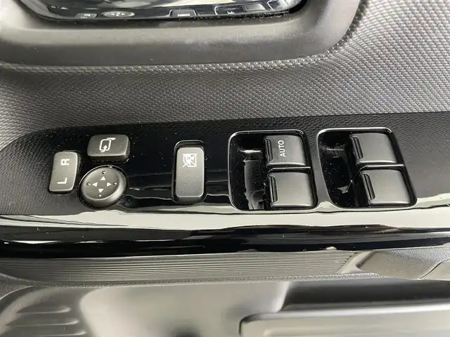 スズキ スペーシア カスタム HYBRID GS 大分県 2019(平31)年 5.8万km ピュアホワイトP ワンオーナー/衝突軽減ブレーキ/誤発進抑制機能/車線逸脱警報機能/ふらつき警報機能/先行車発進お知らせ機能/ハイビームアシスト/後退時ブレーキサポート/社外8型ナビ　型式：AVIC-CL901/【フルセグTV、DVD再生可、BT対応】/ステアリングスイッチ/バックカメラ/左側電動スライドドア/社外ドライブレコーダー　型式：ZDR-012/ETC/運転席シートヒーター/アイドリングストップ/横滑り防止装置/電動格納ミラー/社外フロアマット/オートライト/LEDヘッドライト/LEDフォグ/純正14インチアルミホイール/保証書、取説、スペアキー有り