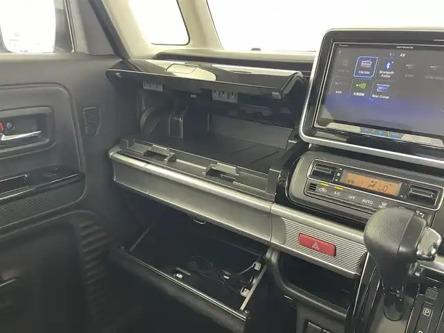 スズキ スペーシア カスタム HYBRID GS 大分県 2019(平31)年 5.8万km ピュアホワイトP ワンオーナー/衝突軽減ブレーキ/誤発進抑制機能/車線逸脱警報機能/ふらつき警報機能/先行車発進お知らせ機能/ハイビームアシスト/後退時ブレーキサポート/社外8型ナビ　型式：AVIC-CL901/【フルセグTV、DVD再生可、BT対応】/ステアリングスイッチ/バックカメラ/左側電動スライドドア/社外ドライブレコーダー　型式：ZDR-012/ETC/運転席シートヒーター/アイドリングストップ/横滑り防止装置/電動格納ミラー/社外フロアマット/オートライト/LEDヘッドライト/LEDフォグ/純正14インチアルミホイール/保証書、取説、スペアキー有り