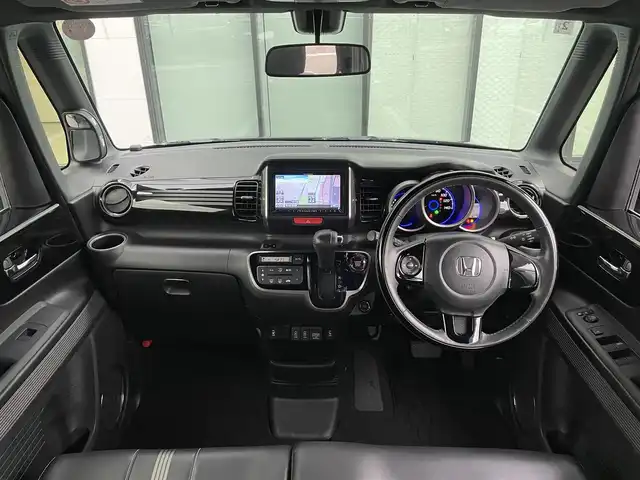 ホンダ Ｎ ＢＯＸ スラッシュ G Lインテリアカラーパッケージ 香川県 2018(平30)年 8.2万km クリスタルブラックパール 社外SDナビ/レザーシート/シートヒーター/革巻きステアリング/ステアリングリモコン（非連動）/社外キセノンライト/オートエアコン/ビルトインETC/プッシュスタート/スマートキー/電動格納ミラー