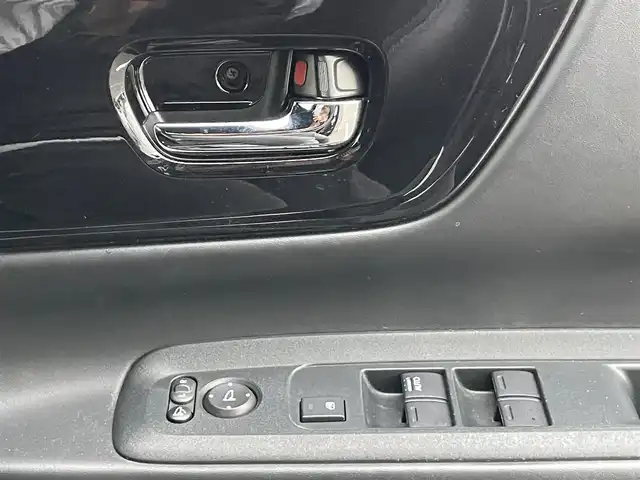 ホンダ Ｎ ＢＯＸ スラッシュ G Lインテリアカラーパッケージ 香川県 2018(平30)年 8.2万km クリスタルブラックパール 社外SDナビ/レザーシート/シートヒーター/革巻きステアリング/ステアリングリモコン（非連動）/社外キセノンライト/オートエアコン/ビルトインETC/プッシュスタート/スマートキー/電動格納ミラー