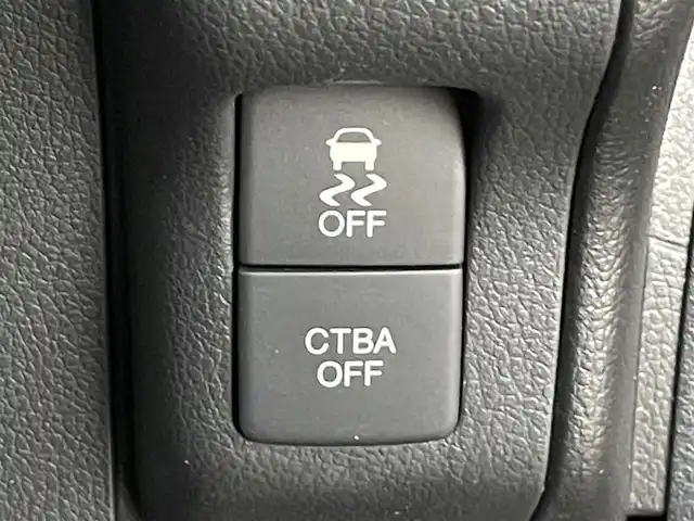 ホンダ Ｎ ＢＯＸ スラッシュ G Lインテリアカラーパッケージ 香川県 2018(平30)年 8.2万km クリスタルブラックパール 社外SDナビ/レザーシート/シートヒーター/革巻きステアリング/ステアリングリモコン（非連動）/社外キセノンライト/オートエアコン/ビルトインETC/プッシュスタート/スマートキー/電動格納ミラー