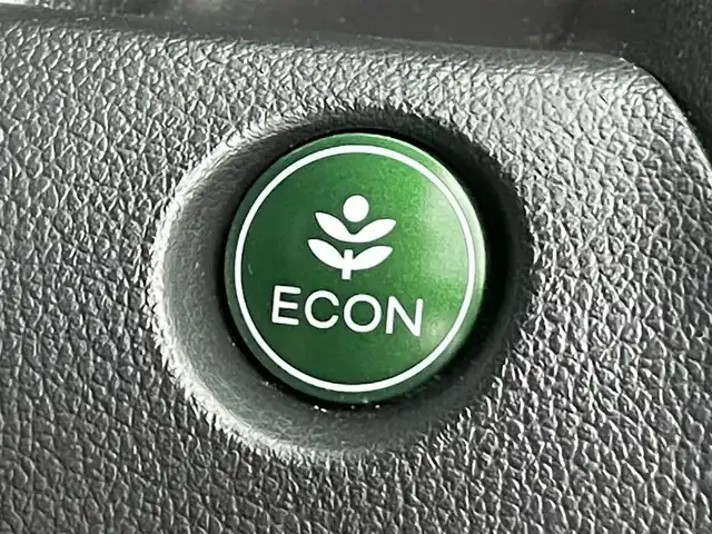 ホンダ Ｎ ＢＯＸ スラッシュ G Lインテリアカラーパッケージ 香川県 2018(平30)年 8.2万km クリスタルブラックパール 社外SDナビ/レザーシート/シートヒーター/革巻きステアリング/ステアリングリモコン（非連動）/社外キセノンライト/オートエアコン/ビルトインETC/プッシュスタート/スマートキー/電動格納ミラー