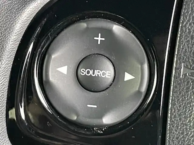 ホンダ Ｎ ＢＯＸ スラッシュ G Lインテリアカラーパッケージ 香川県 2018(平30)年 8.2万km クリスタルブラックパール 社外SDナビ/レザーシート/シートヒーター/革巻きステアリング/ステアリングリモコン（非連動）/社外キセノンライト/オートエアコン/ビルトインETC/プッシュスタート/スマートキー/電動格納ミラー