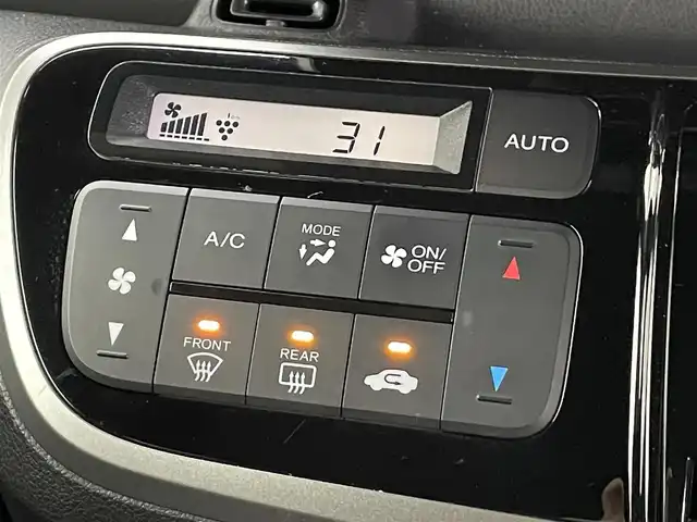 ホンダ Ｎ ＢＯＸ スラッシュ G Lインテリアカラーパッケージ 香川県 2018(平30)年 8.2万km クリスタルブラックパール 社外SDナビ/レザーシート/シートヒーター/革巻きステアリング/ステアリングリモコン（非連動）/社外キセノンライト/オートエアコン/ビルトインETC/プッシュスタート/スマートキー/電動格納ミラー