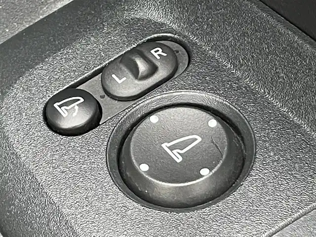 ホンダ Ｎ ＢＯＸ スラッシュ G Lインテリアカラーパッケージ 香川県 2018(平30)年 8.2万km クリスタルブラックパール 社外SDナビ/レザーシート/シートヒーター/革巻きステアリング/ステアリングリモコン（非連動）/社外キセノンライト/オートエアコン/ビルトインETC/プッシュスタート/スマートキー/電動格納ミラー