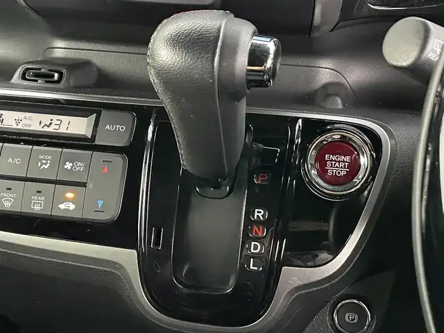 ホンダ Ｎ ＢＯＸ スラッシュ G Lインテリアカラーパッケージ 香川県 2018(平30)年 8.2万km クリスタルブラックパール 社外SDナビ/レザーシート/シートヒーター/革巻きステアリング/ステアリングリモコン（非連動）/社外キセノンライト/オートエアコン/ビルトインETC/プッシュスタート/スマートキー/電動格納ミラー