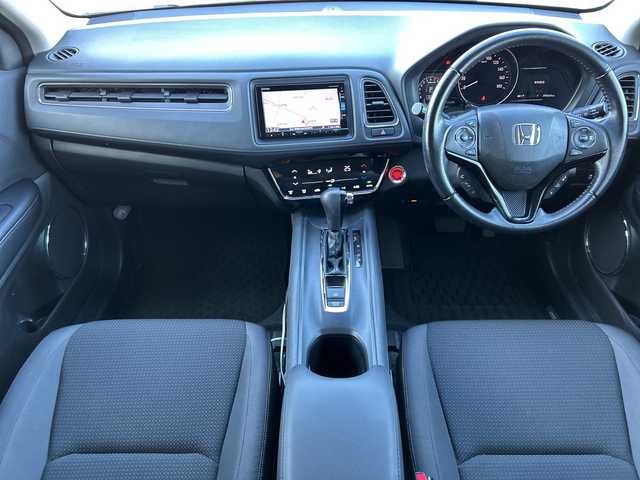 ホンダ ヴェゼル X ホンダセンシング 群馬県 2018(平30)年 5.6万km プラチナホワイトパール ワンオーナー/純正SDナビ/　(AM/FM/CD/DVD/BT/TV/SD/USB)/バックカメラ/ホンダセンシング/衝突軽減ブレーキ/誤発進抑制機能/レーンキープアシスト/レーダークルーズコントロール/先行車発進お知らせ機能/ふらつき防止機能/アイドリングストップ/社外前後ドライブレコーダー/ETC/純正フロアマット/AUTOライト/LEDヘッドライト/ステアリングリモコン/保証書/取扱説明書/記録簿