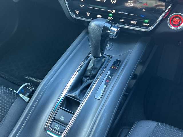 ホンダ ヴェゼル X ホンダセンシング 群馬県 2018(平30)年 5.6万km プラチナホワイトパール ワンオーナー/純正SDナビ/　(AM/FM/CD/DVD/BT/TV/SD/USB)/バックカメラ/ホンダセンシング/衝突軽減ブレーキ/誤発進抑制機能/レーンキープアシスト/レーダークルーズコントロール/先行車発進お知らせ機能/ふらつき防止機能/アイドリングストップ/社外前後ドライブレコーダー/ETC/純正フロアマット/AUTOライト/LEDヘッドライト/ステアリングリモコン/保証書/取扱説明書/記録簿