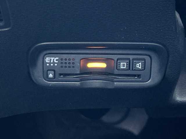 ホンダ ヴェゼル X ホンダセンシング 群馬県 2018(平30)年 5.6万km プラチナホワイトパール ワンオーナー/純正SDナビ/　(AM/FM/CD/DVD/BT/TV/SD/USB)/バックカメラ/ホンダセンシング/衝突軽減ブレーキ/誤発進抑制機能/レーンキープアシスト/レーダークルーズコントロール/先行車発進お知らせ機能/ふらつき防止機能/アイドリングストップ/社外前後ドライブレコーダー/ETC/純正フロアマット/AUTOライト/LEDヘッドライト/ステアリングリモコン/保証書/取扱説明書/記録簿