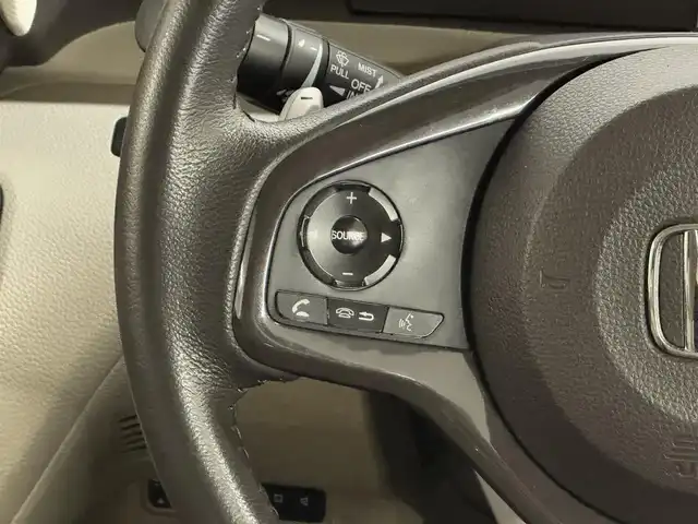 ホンダ Ｎ ＢＯＸ G EX ターボ ホンダセンシング 三重県 2019(平31)年 4.7万km プレミアムイエローパールⅡ ガソリン・ターボ/FF/MTモード付インパネCVT/純正 8インチナビ VXU-195NBi/（CD/DVD/FM/AM/TV/SD/Music Rack/iPod/Bluetooth/USB/AUX/CarPlay）/バックカメラ/両側パワースライドドア/ドライブレコーダー 前方（ナビ連動）/ビルトイン ETC/Honda SENSING/・衝突軽減ブレーキ［CMBS］/・車線維持支援システム［LKAS］/・路外逸脱抑制機能/・先行車発進お知らせ機能/・標識認識機能/・アダプティブクルーズコントロール［ACC］/装備/・オートエアコン/・オートライト/・LEDヘッドランプ/・ステアリングスイッチ/・パドルシフト/・JVCケンウッド ツィーター（スピーカーも変わってるかも）/・14インチスチールホイール/・プッシュスタート
