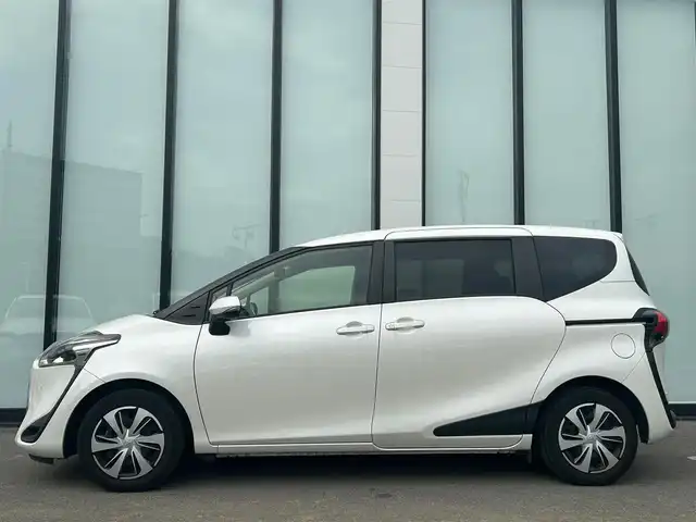 トヨタ シエンタ G クエロ 大阪府 2019(令1)年 3.5万km ホワイトパールクリスタルシャイン 社外ナビ /  フルセグTV/CD/DVD/Bluetooth/USB/バックモニター/横滑り防止装置/コーナセンサー/両側パワースライドドア/アイドリングストップ/ドライブレコーダー/オートマチックハイビーム/純正15インチアルミホイール/ハーフレザーシート/純正フロアマット/プッシュスタート/スマートキー/ＥＴＣ/ＬＥＤライト