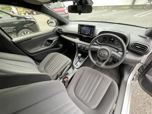 トヨタ ヤリス X 東京都 2020(令2)年 0.9万km シルバーマイカM ワンオーナー/ディスプレイオーディオ/純正ナビキット／bluetoothオーディオ／USB/Apple CarPlay／Android Auto対応/バックカメラ/純正ビルトインETC/トヨタセーフティセンス/サイド&カーテンシールドエアバッグ