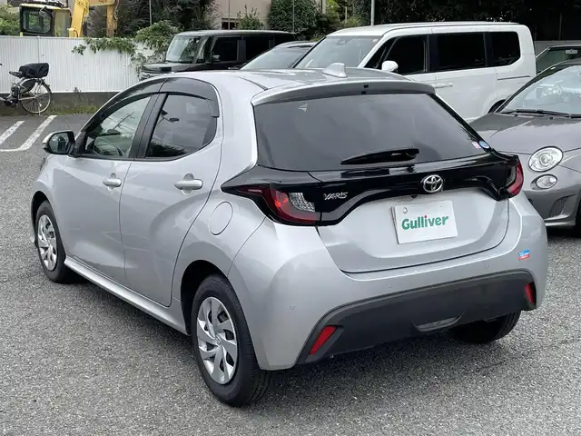 トヨタ ヤリス X 東京都 2020(令2)年 0.9万km シルバーマイカM ワンオーナー/ディスプレイオーディオ/純正ナビキット／bluetoothオーディオ／USB/Apple CarPlay／Android Auto対応/バックカメラ/純正ビルトインETC/トヨタセーフティセンス/サイド&カーテンシールドエアバッグ