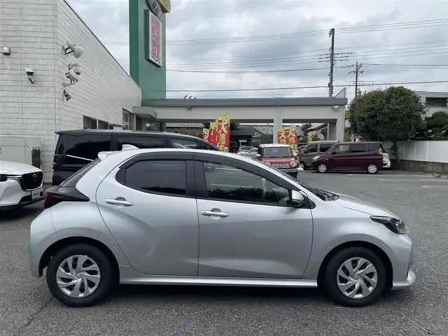 トヨタ ヤリス X 東京都 2020(令2)年 0.9万km シルバーマイカM ワンオーナー/ディスプレイオーディオ/純正ナビキット／bluetoothオーディオ／USB/Apple CarPlay／Android Auto対応/バックカメラ/純正ビルトインETC/トヨタセーフティセンス/サイド&カーテンシールドエアバッグ