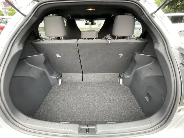 トヨタ ヤリス X 東京都 2020(令2)年 0.9万km シルバーマイカM ワンオーナー/ディスプレイオーディオ/純正ナビキット／bluetoothオーディオ／USB/Apple CarPlay／Android Auto対応/バックカメラ/純正ビルトインETC/トヨタセーフティセンス/サイド&カーテンシールドエアバッグ