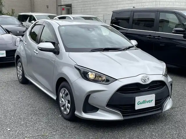 トヨタ ヤリス X 東京都 2020(令2)年 0.9万km シルバーマイカM ワンオーナー/ディスプレイオーディオ/純正ナビキット／bluetoothオーディオ／USB/Apple CarPlay／Android Auto対応/バックカメラ/純正ビルトインETC/トヨタセーフティセンス/サイド&カーテンシールドエアバッグ
