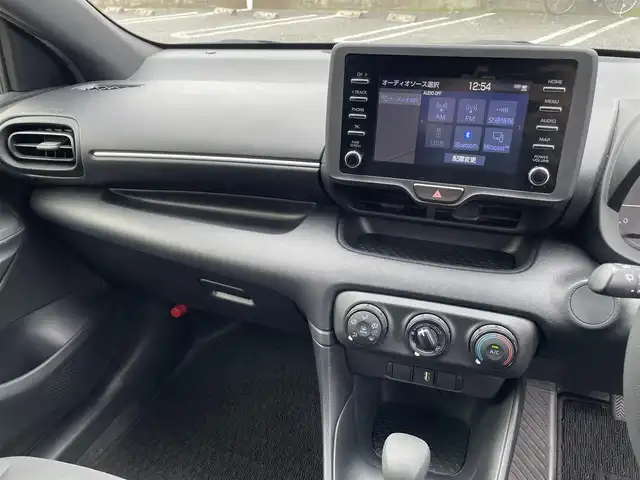 トヨタ ヤリス X 東京都 2020(令2)年 0.9万km シルバーマイカM ワンオーナー/ディスプレイオーディオ/純正ナビキット／bluetoothオーディオ／USB/Apple CarPlay／Android Auto対応/バックカメラ/純正ビルトインETC/トヨタセーフティセンス/サイド&カーテンシールドエアバッグ