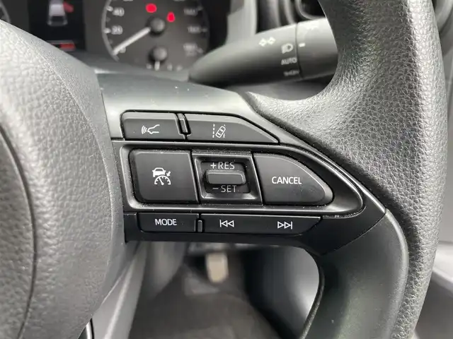 トヨタ ヤリス X 東京都 2020(令2)年 0.9万km シルバーマイカM ワンオーナー/ディスプレイオーディオ/純正ナビキット／bluetoothオーディオ／USB/Apple CarPlay／Android Auto対応/バックカメラ/純正ビルトインETC/トヨタセーフティセンス/サイド&カーテンシールドエアバッグ