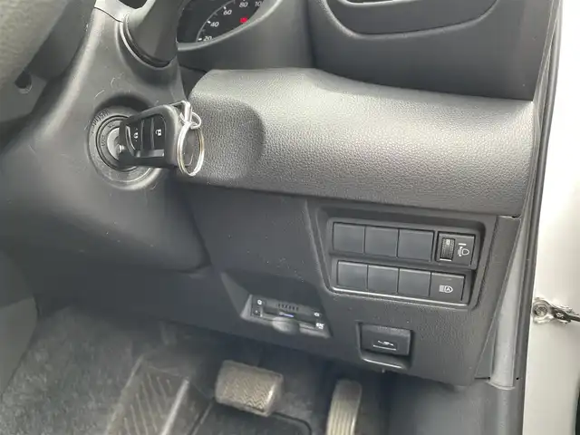 トヨタ ヤリス X 東京都 2020(令2)年 0.9万km シルバーマイカM ワンオーナー/ディスプレイオーディオ/純正ナビキット／bluetoothオーディオ／USB/Apple CarPlay／Android Auto対応/バックカメラ/純正ビルトインETC/トヨタセーフティセンス/サイド&カーテンシールドエアバッグ