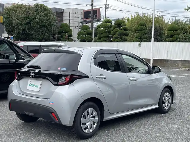 トヨタ ヤリス X 東京都 2020(令2)年 0.9万km シルバーマイカM ワンオーナー/ディスプレイオーディオ/純正ナビキット／bluetoothオーディオ／USB/Apple CarPlay／Android Auto対応/バックカメラ/純正ビルトインETC/トヨタセーフティセンス/サイド&カーテンシールドエアバッグ