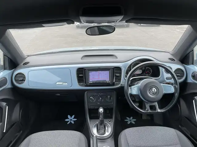 フォルクスワーゲン ザ・ビートル デザイン 道央・札幌 2013(平25)年 13.3万km デニムブルー ワンオーナー/社外メモリーナビ/AM/FM/CD/DVD/SD/AUX/フルセグ/横滑り防止装置/クルーズコントロール/ETC/革巻きステアリング/MTモード付AT/リモコンキー/ハロゲンヘッドライト/フォグランプ/ヘッドライトレベライザー/電動格納ミラー/ヒーテッドドアミラー/ウィンカーミラー/純正フロアマット/スペアキー/社外AW付冬タイヤ積込/215/65/R15/2017年/山5mm