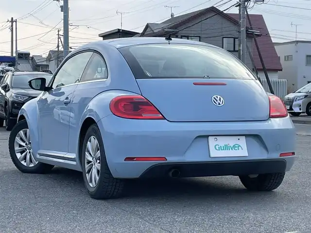 フォルクスワーゲン ザ・ビートル デザイン 道央・札幌 2013(平25)年 13.3万km デニムブルー ワンオーナー/社外メモリーナビ/AM/FM/CD/DVD/SD/AUX/フルセグ/横滑り防止装置/クルーズコントロール/ETC/革巻きステアリング/MTモード付AT/リモコンキー/ハロゲンヘッドライト/フォグランプ/ヘッドライトレベライザー/電動格納ミラー/ヒーテッドドアミラー/ウィンカーミラー/純正フロアマット/スペアキー/社外AW付冬タイヤ積込/215/65/R15/2017年/山5mm
