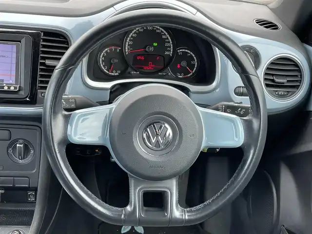 フォルクスワーゲン ザ・ビートル デザイン 道央・札幌 2013(平25)年 13.3万km デニムブルー ワンオーナー/社外メモリーナビ/AM/FM/CD/DVD/SD/AUX/フルセグ/横滑り防止装置/クルーズコントロール/ETC/革巻きステアリング/MTモード付AT/リモコンキー/ハロゲンヘッドライト/フォグランプ/ヘッドライトレベライザー/電動格納ミラー/ヒーテッドドアミラー/ウィンカーミラー/純正フロアマット/スペアキー/社外AW付冬タイヤ積込/215/65/R15/2017年/山5mm