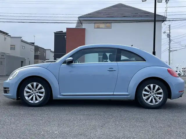 フォルクスワーゲン ザ・ビートル デザイン 道央・札幌 2013(平25)年 13.3万km デニムブルー ワンオーナー/社外メモリーナビ/AM/FM/CD/DVD/SD/AUX/フルセグ/横滑り防止装置/クルーズコントロール/ETC/革巻きステアリング/MTモード付AT/リモコンキー/ハロゲンヘッドライト/フォグランプ/ヘッドライトレベライザー/電動格納ミラー/ヒーテッドドアミラー/ウィンカーミラー/純正フロアマット/スペアキー/社外AW付冬タイヤ積込/215/65/R15/2017年/山5mm
