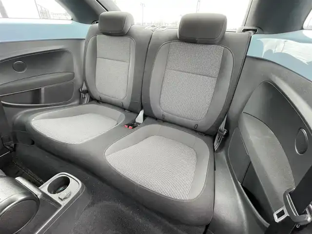 フォルクスワーゲン ザ・ビートル デザイン 道央・札幌 2013(平25)年 13.3万km デニムブルー ワンオーナー/社外メモリーナビ/AM/FM/CD/DVD/SD/AUX/フルセグ/横滑り防止装置/クルーズコントロール/ETC/革巻きステアリング/MTモード付AT/リモコンキー/ハロゲンヘッドライト/フォグランプ/ヘッドライトレベライザー/電動格納ミラー/ヒーテッドドアミラー/ウィンカーミラー/純正フロアマット/スペアキー/社外AW付冬タイヤ積込/215/65/R15/2017年/山5mm