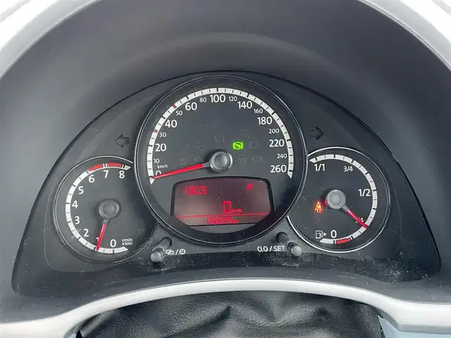 フォルクスワーゲン ザ・ビートル デザイン 道央・札幌 2013(平25)年 13.3万km デニムブルー ワンオーナー/社外メモリーナビ/AM/FM/CD/DVD/SD/AUX/フルセグ/横滑り防止装置/クルーズコントロール/ETC/革巻きステアリング/MTモード付AT/リモコンキー/ハロゲンヘッドライト/フォグランプ/ヘッドライトレベライザー/電動格納ミラー/ヒーテッドドアミラー/ウィンカーミラー/純正フロアマット/スペアキー/社外AW付冬タイヤ積込/215/65/R15/2017年/山5mm