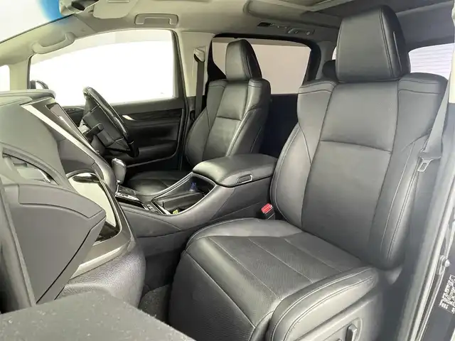 トヨタ アルファード S Cパッケージ 大阪府 2020(令2)年 6万km ブラック トヨタセーフティセンス/・プリクラッシュセーフティ（PCS）/・レーダークルーズコントロール（全車速追従機能付）/・レーントレーシングアシスト（LTA）/・レーンディパーチャーアラート（LDA）/・オートマチックハイビーム（AHB）/・先行車発進告知機能/サンルーフ/純正フリップダウンモニター/純正ディスプレイオーディオ/CD／DVD／BT／TUNER/両側パワースライドドア/パワーバックドア/LEDヘッドライト/パワーシート/シートヒーター/ベンチクーラー/シートメモリ/オットマン/ステアリングヒーター/スマートキー/プッシュスタート/ビルトインETC